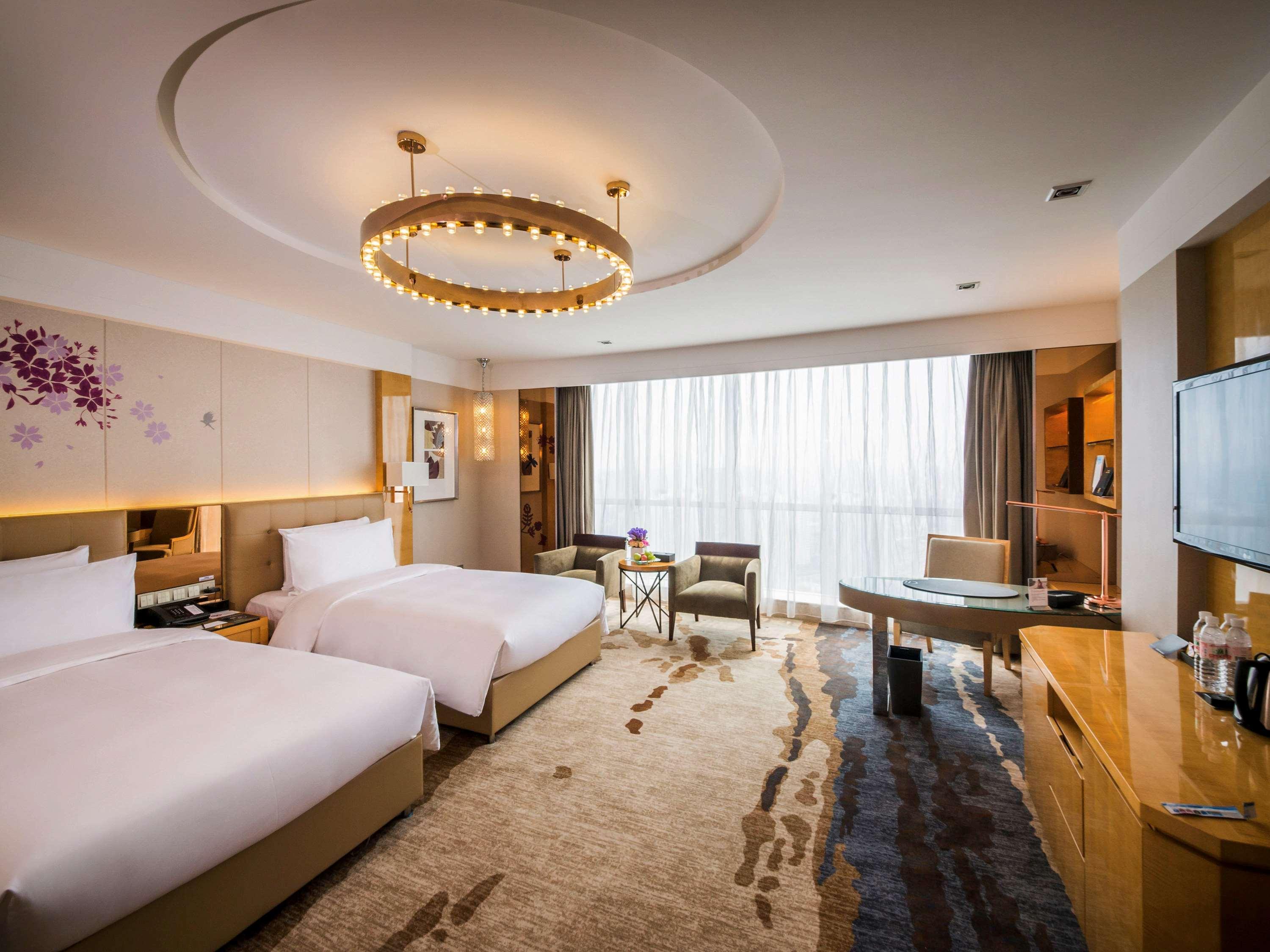 Pullman Linyi Lushang Exterior photo